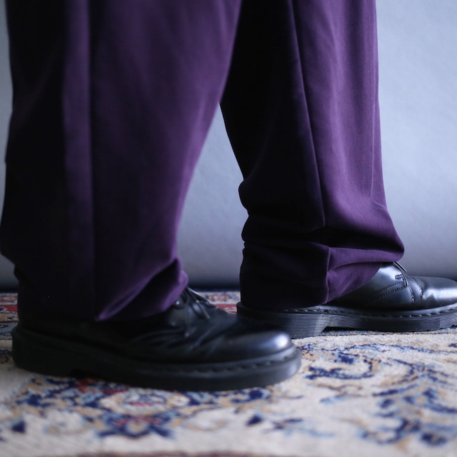 2-tuck tapered silhouette deep violet wide slacks