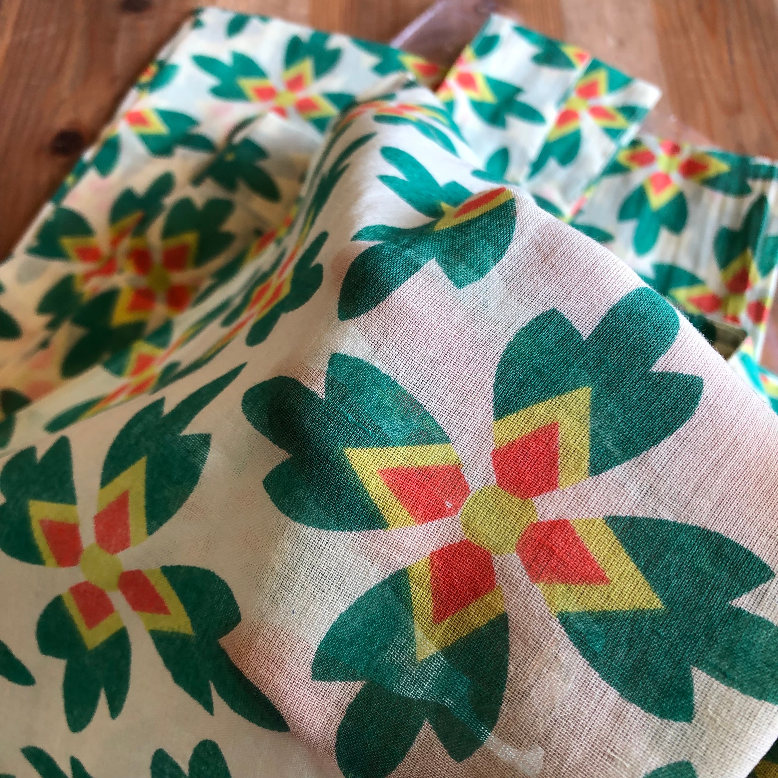 Les Touristes】カーテン