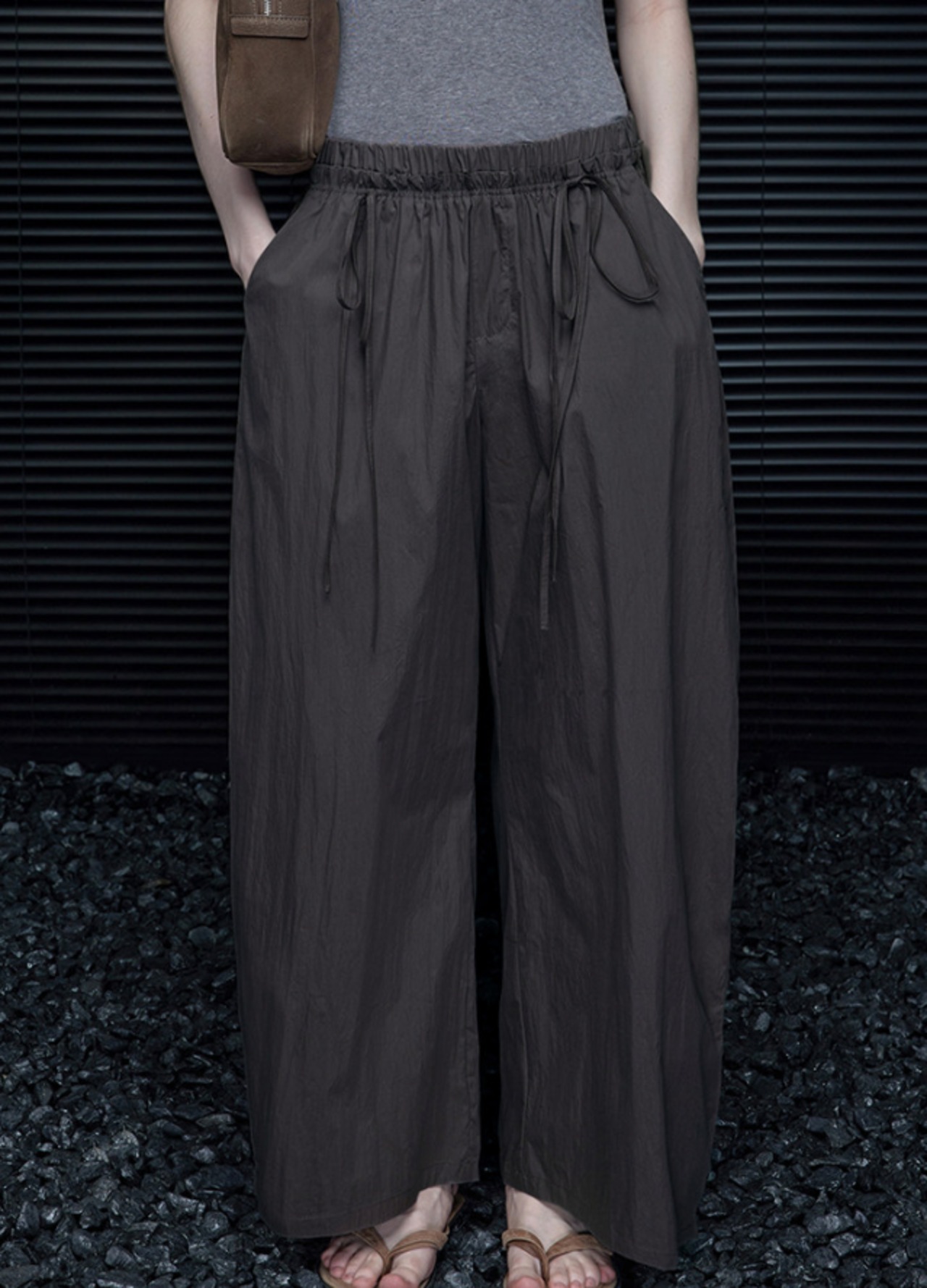 カフェブラウン ゆったりカジュアルパンツ