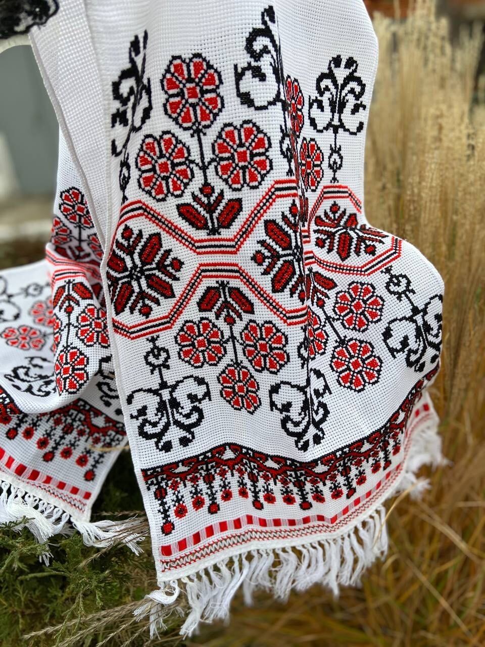 ウクライナ伝統手刺繍祭具タオル「ルシニク」 | ウクライナ刺繍