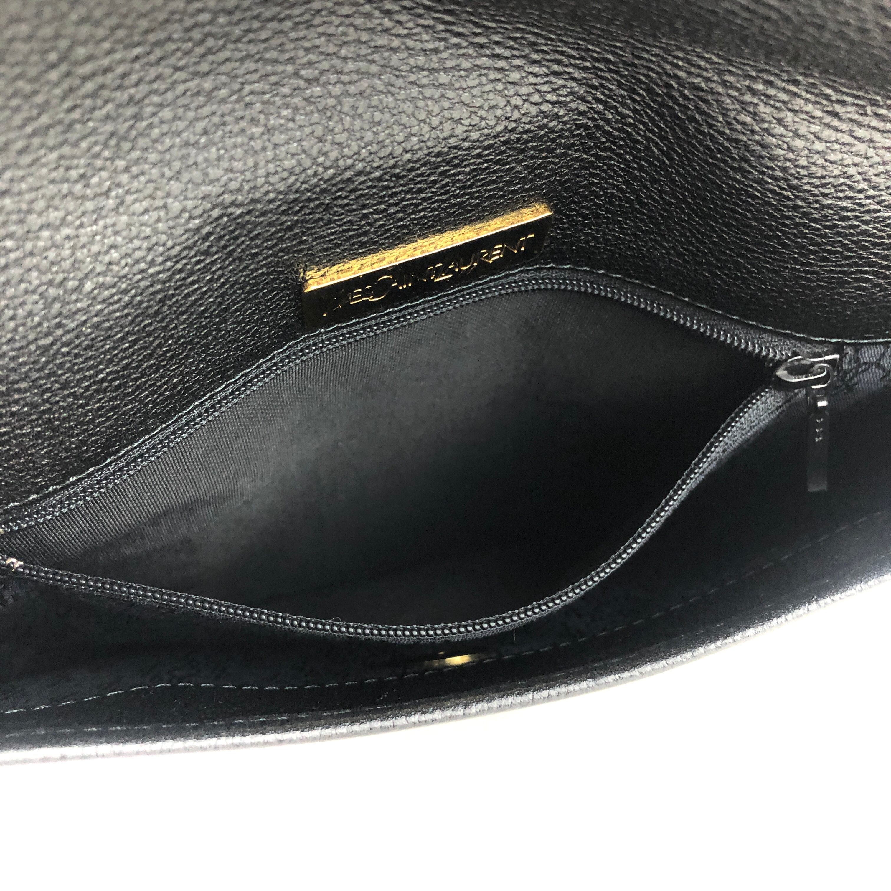 Yves Saint Laurent イヴ サンローラン YSLプレート エンボスレザー