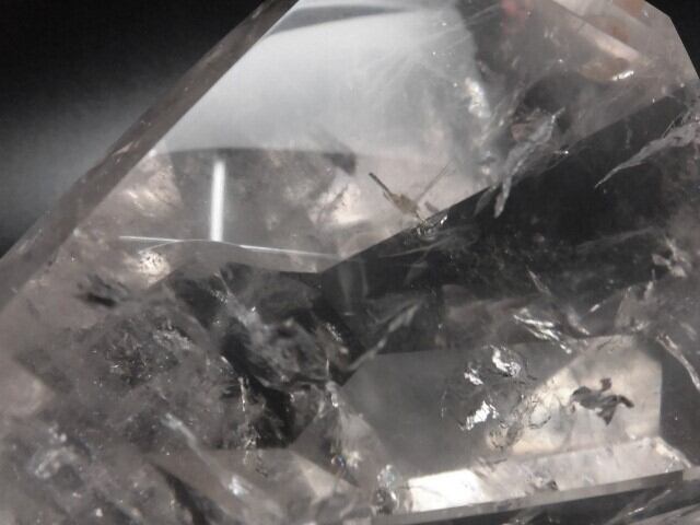 ずっしり約1.6kg 【送料無料】【高品質】ブラジル産多面カット水晶