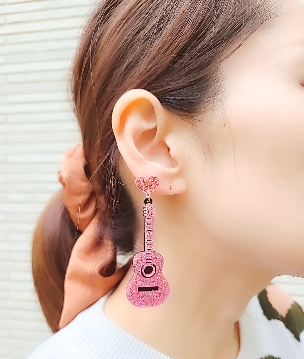 195 エレキギターでロックな気分♪ ハンドメイド　ピアスorイヤリング 195 エレキギターでロックな気分♪ ハンドメイド ピアスorイヤリング