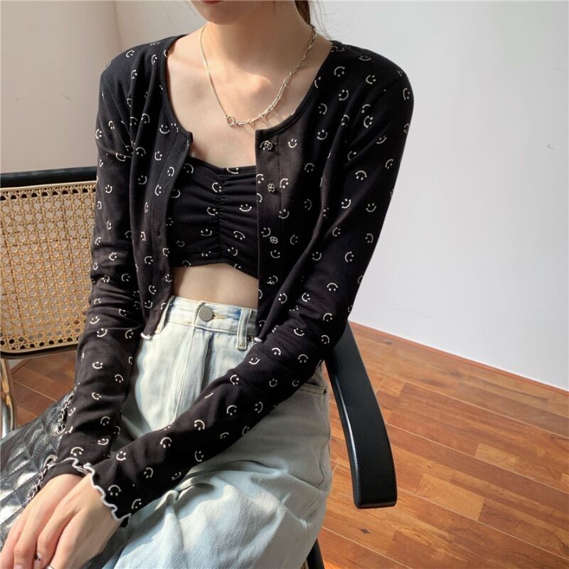 スマイリーフェイスが木製の耳にプリントされた黒のニット日焼け止めカーディガン、女性の秋の長袖の薄いジャケット、短いアウタージャケット ブラックストロベリース40184862494