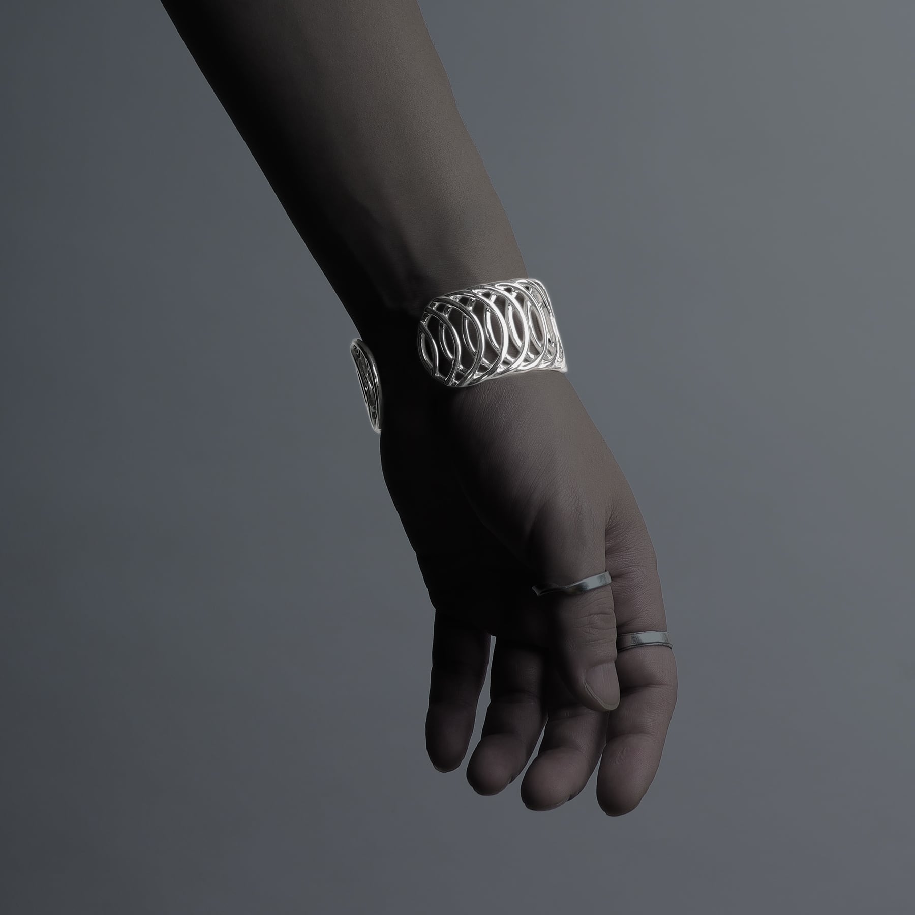 ego] oval pattern overlap design bangle [cyb7] / Y2404INB5261