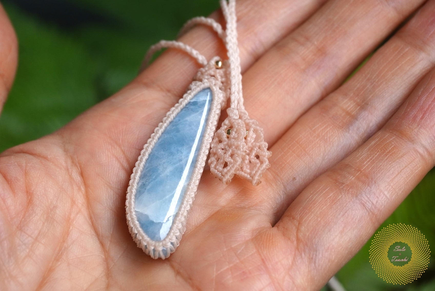 コン沢翡翠 ペンダントトップ 雫型