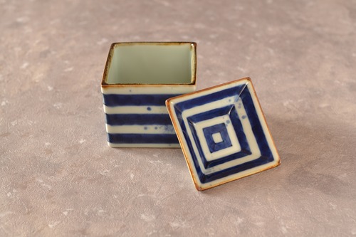 有田焼 福泉窯  染付呉須濃縞正角小箱  7×7cm