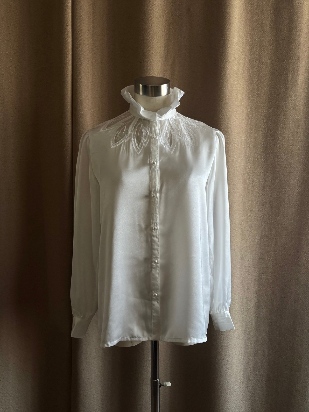 classical design ruffle neck shirt-4515-2