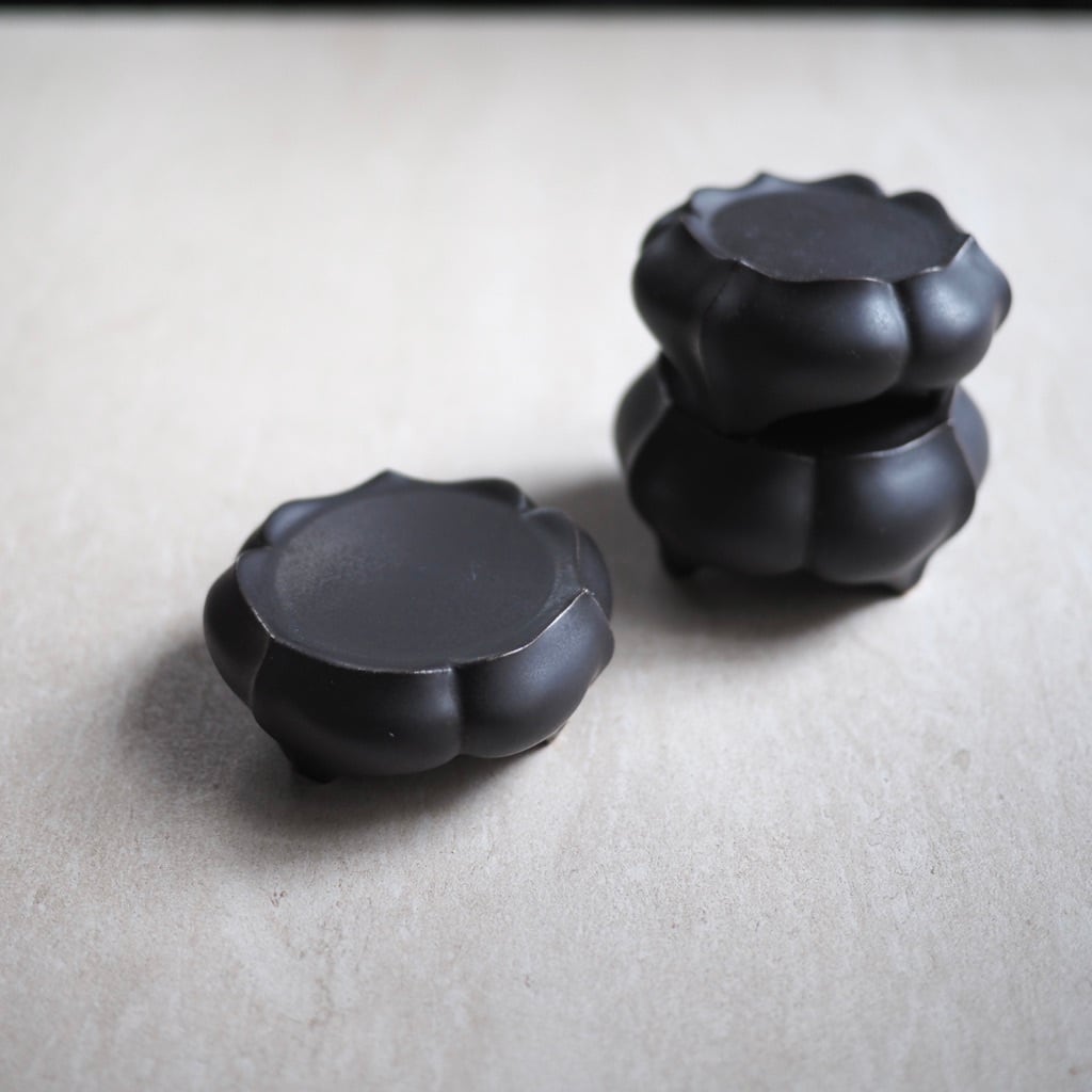 東 一仁/黒綾花 茶器 蓋置(三つ足台皿)