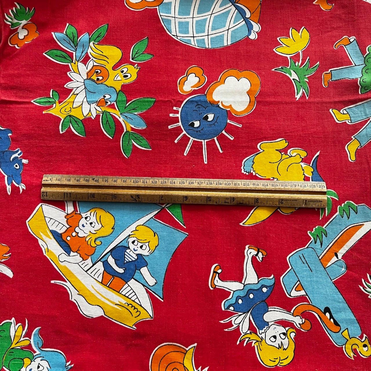 B246]ドイツ ヴィンテージファブリック 47×50cm 赤 子供シーツ | .usagi