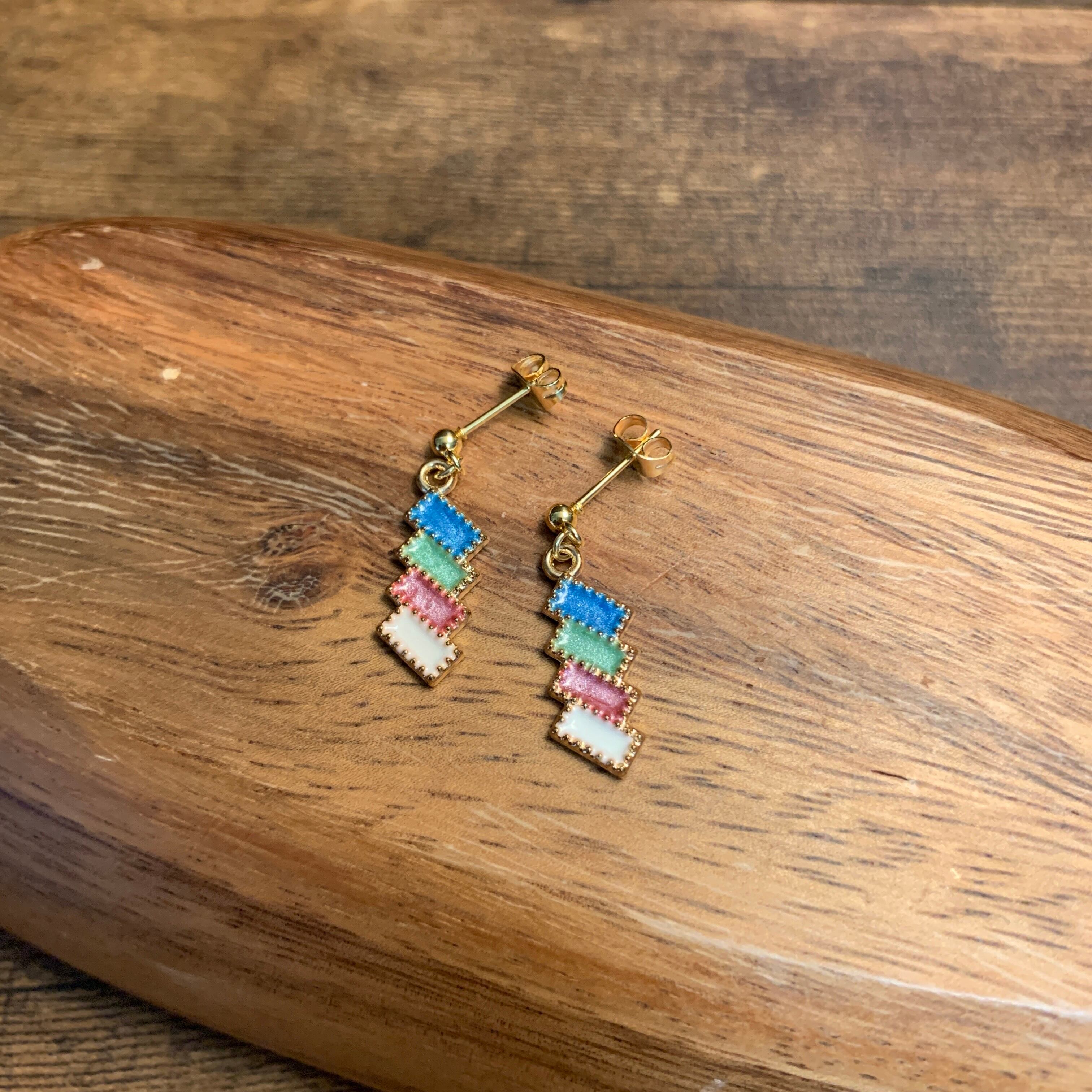 カラフルチャーム ピアス