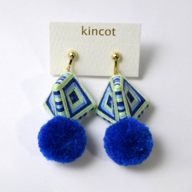 kincot　糸巻きポンポンイヤリング（ブルー）