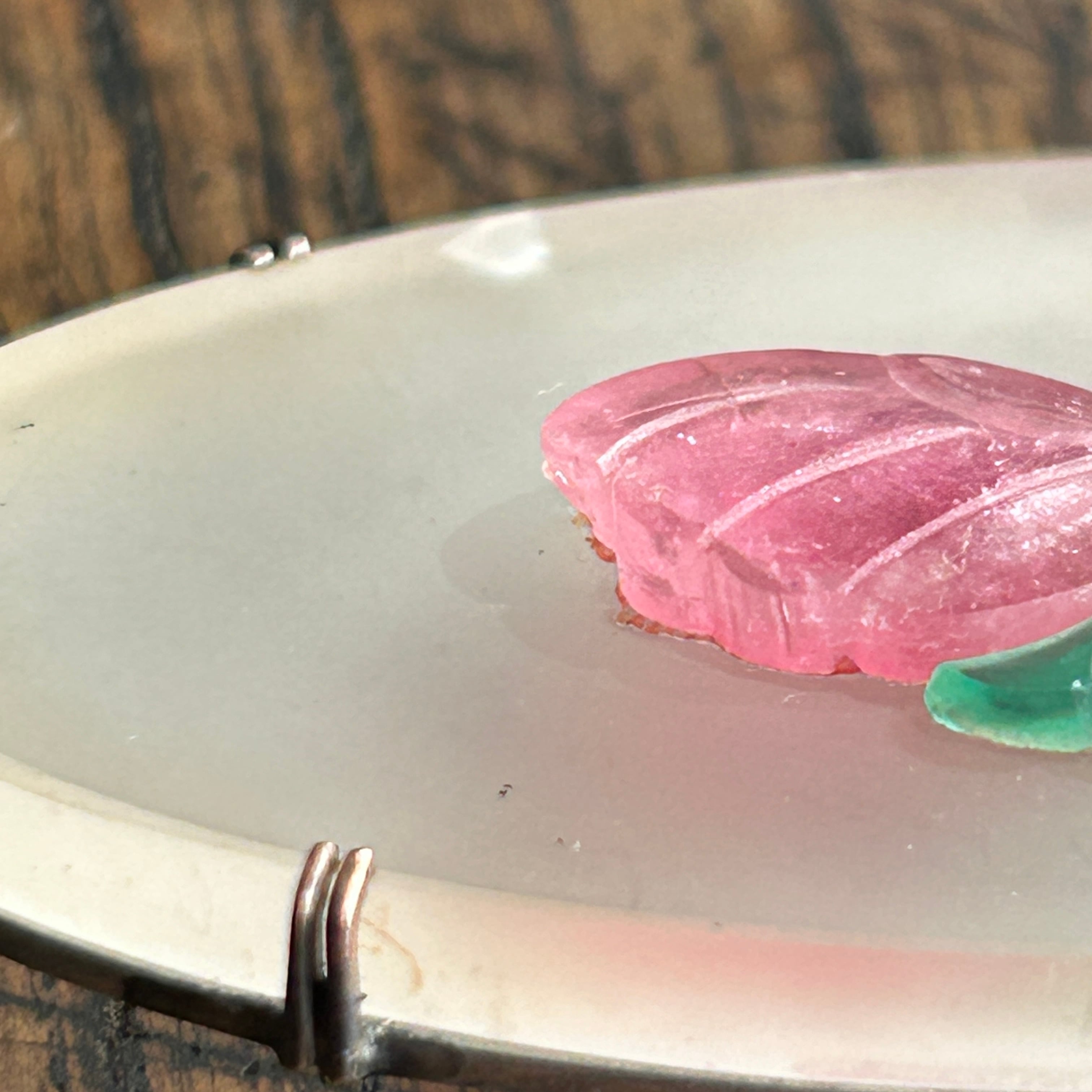 アンティーク　フロスト水晶に蝶の帯留め　難あり現状