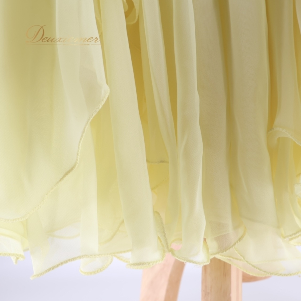 社交ダンス 衣装 スタンダードレス ワンピース ドレス スタンダード 黄色 レース デモ 競技 ダンス パーティ 発表会 綺麗 上品 明るい レモンカラー イエロー系 明るい黄色 フレアスカート 上品デザイン 女性用 ドレススタイル おしゃれ ショーダンスパフォーマンス 競技用衣装