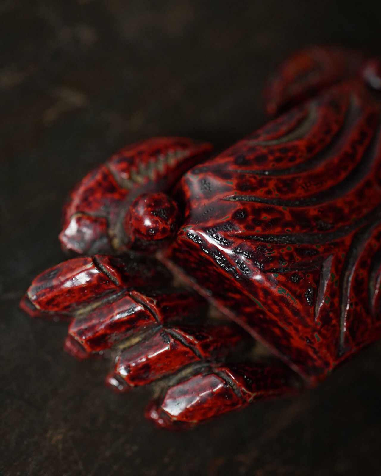 香合　木彫蟹　朱塗