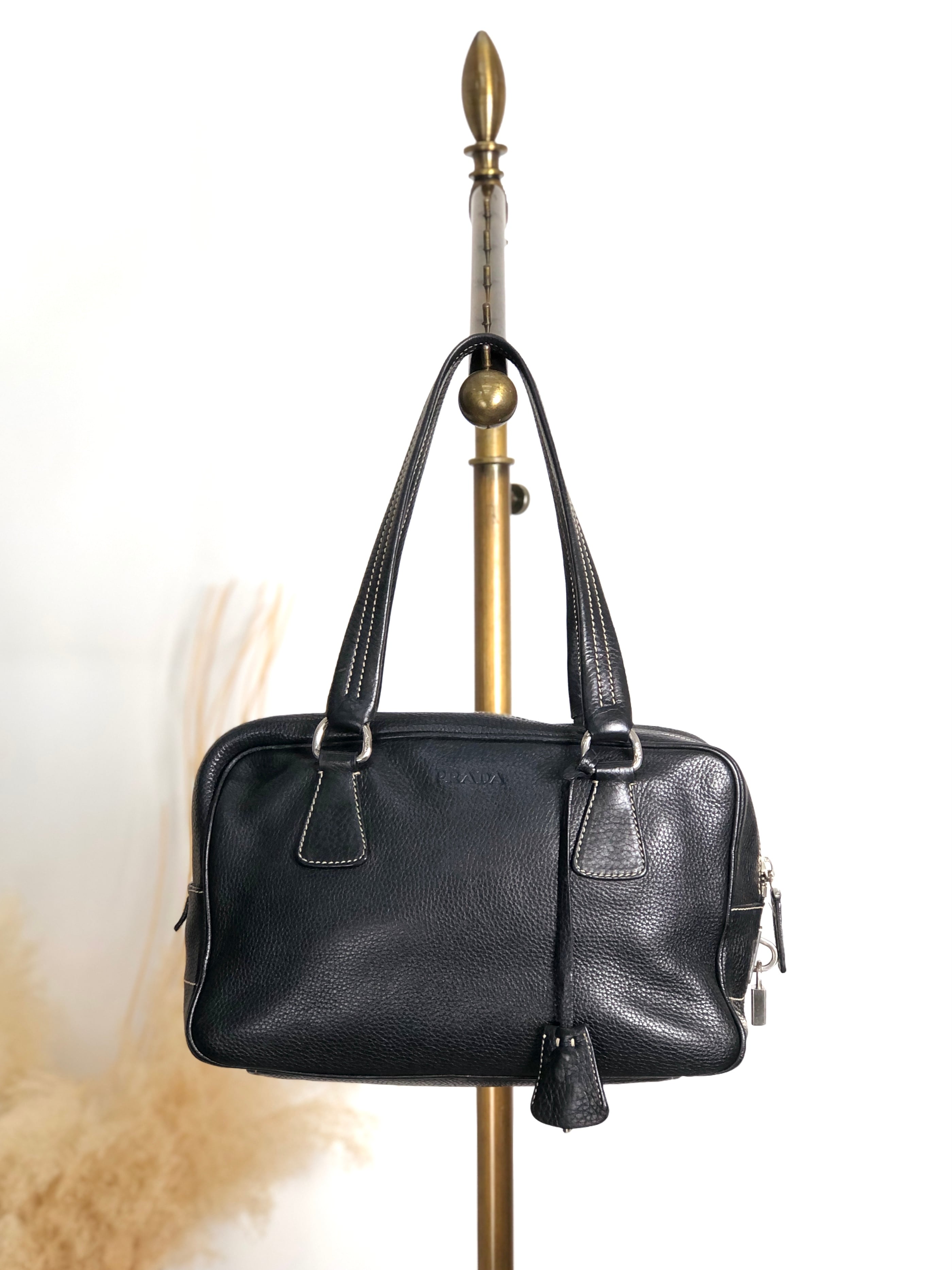 PRADA プラダ ハンドバッグ ブラック ロゴ型押し レザー ミニボストン vintage ヴィンテージ オールド wuztbm