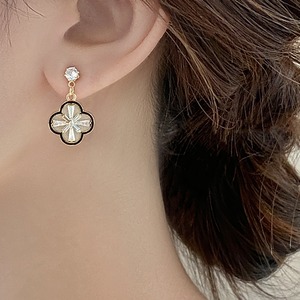 四つ葉モチーフイヤーアクセサリー 2type W10307