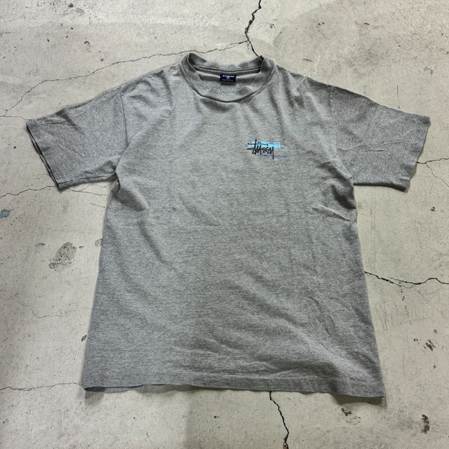 ④STUSSY INTERNATIONAL GRAY S/S TEE