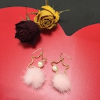 ピンクミンクファーとスターのピアス