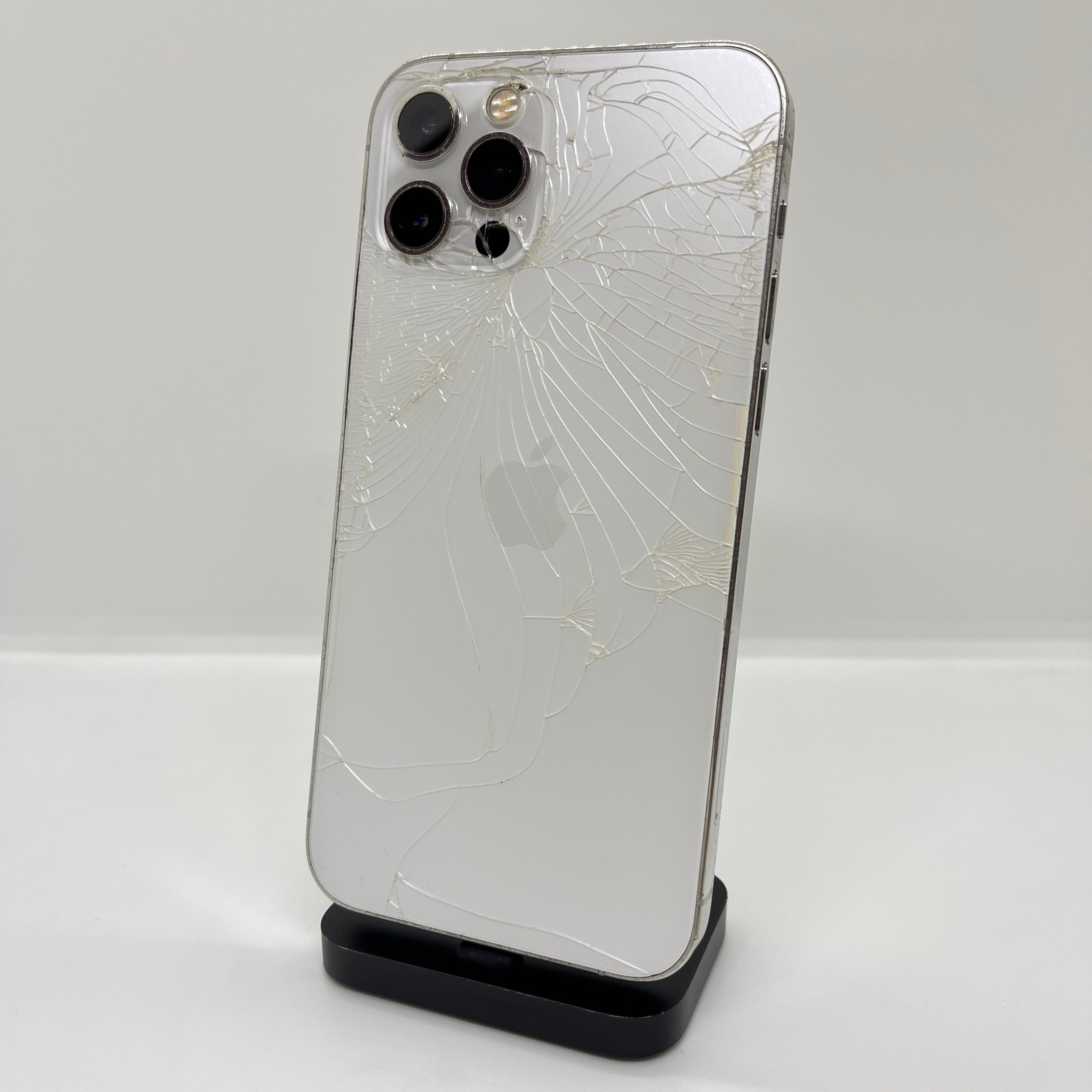 バッテリー最大容量100％】iPhone12Pro 256GB シルバー【SIMロック解除