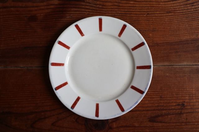 Pays Basque  とあるレストランで使い込まれたバスク模様のプレート