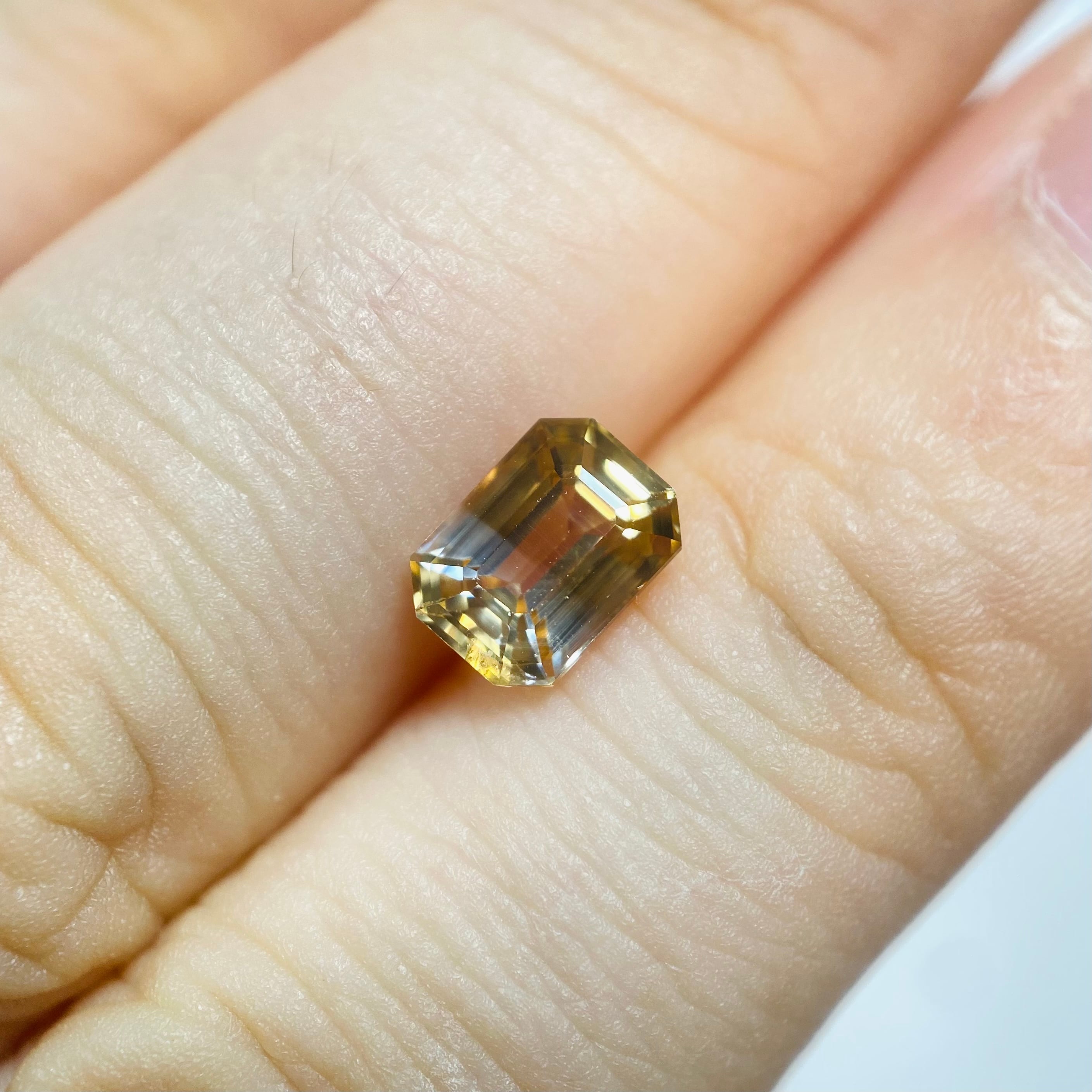 ダンディーなバイカラージルコン