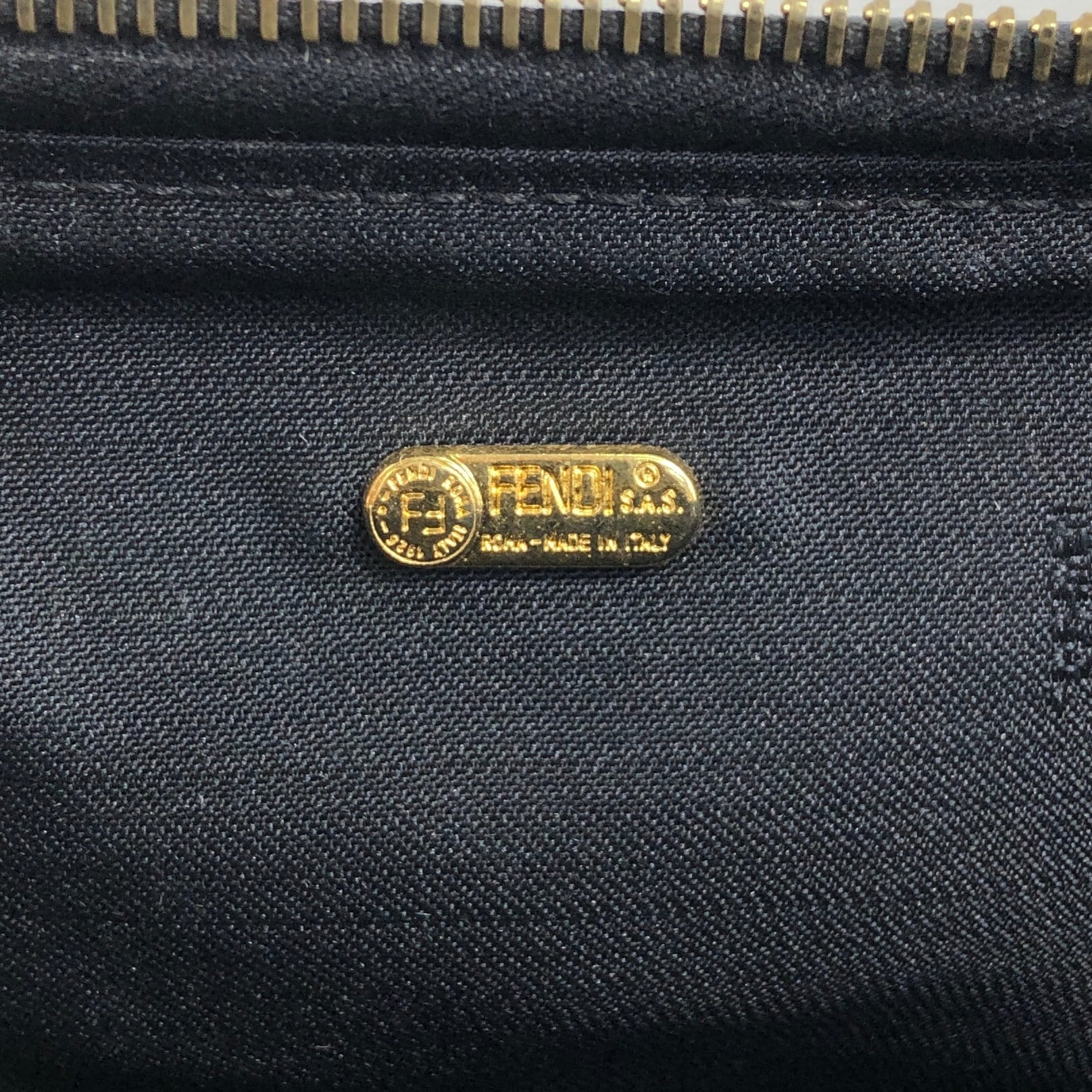 FENDI フェンディ ぺカン ショルダーバッグ ブラック FFロゴ PVCレザー