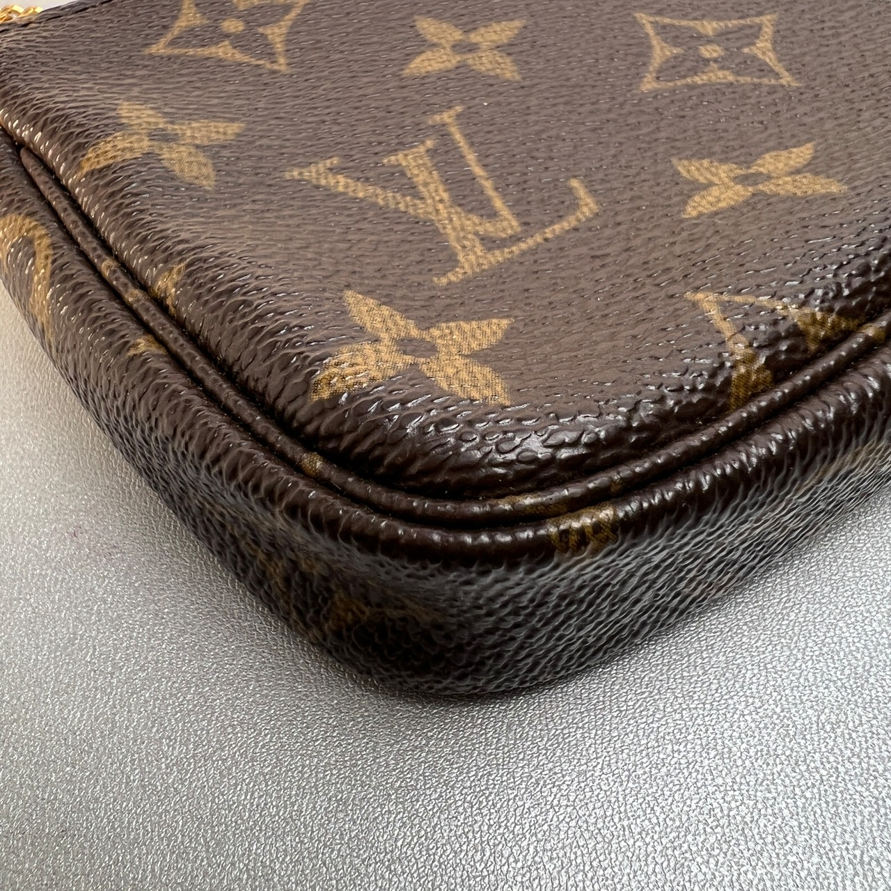 【最終処分SALE】LOUIS VUITTONルイ・ヴィトン ミニ･ポシェット･アクセソワール モノグラム レザー ハンドバッグ ブラウン A-12640