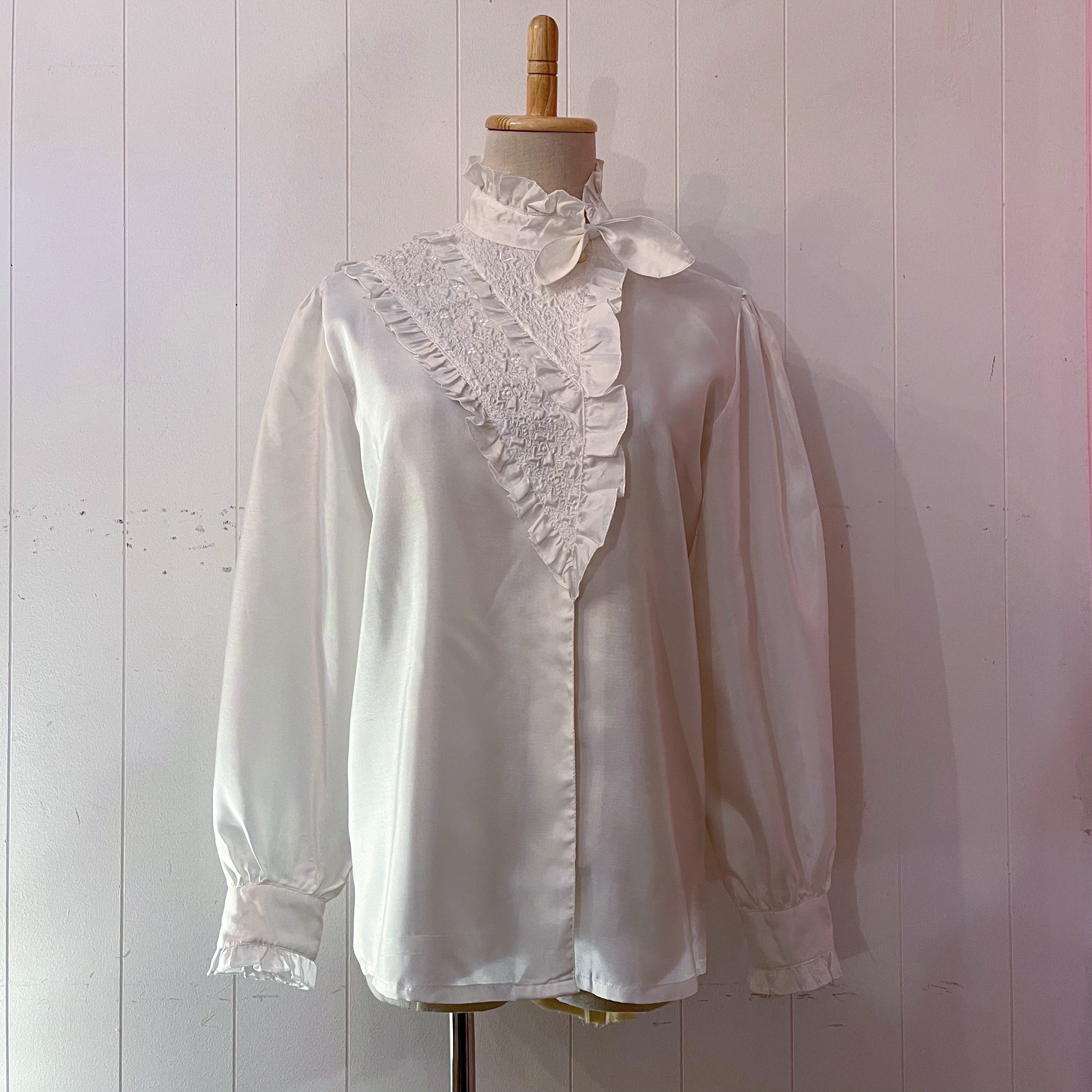 triangle frill mini scarf white blouse