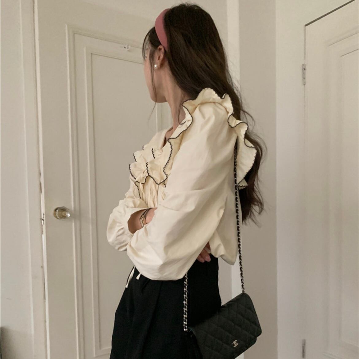 フリルビッグカラーブラウス