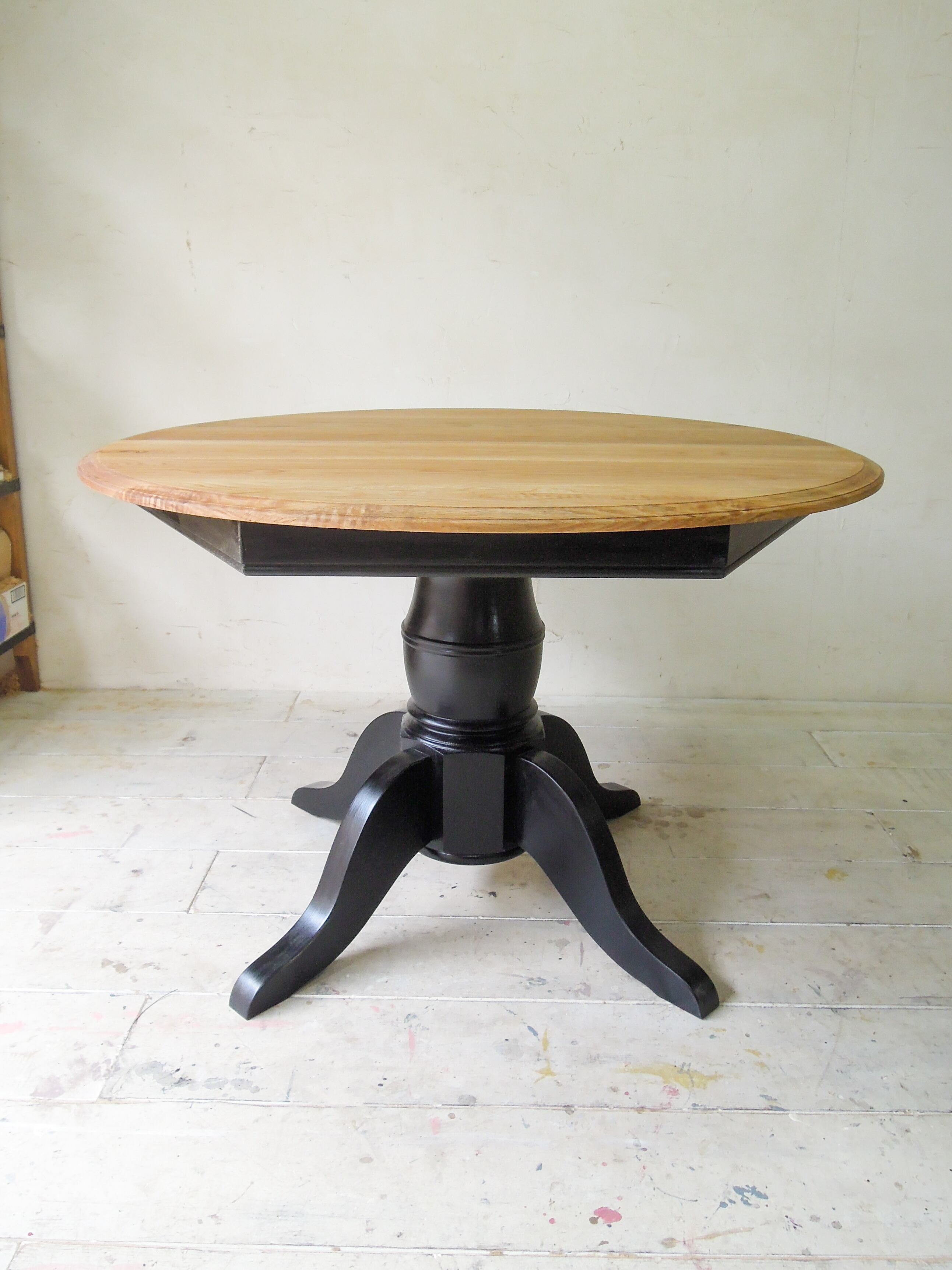 おしゃれなアンティーク調ラウンドテーブル：足Bタイプ （飲食店向け丸