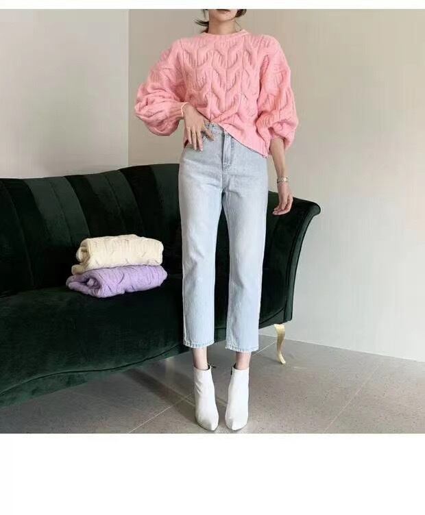 ラウンドネックケーブル編みニット