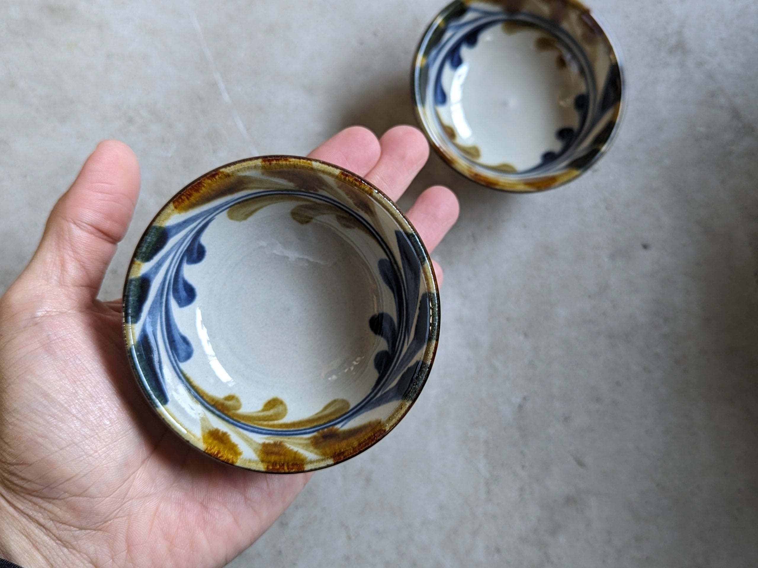 やちむん 鉢3寸（デイゴ唐草） | 陶眞窯 | inoya | Basic Life Store