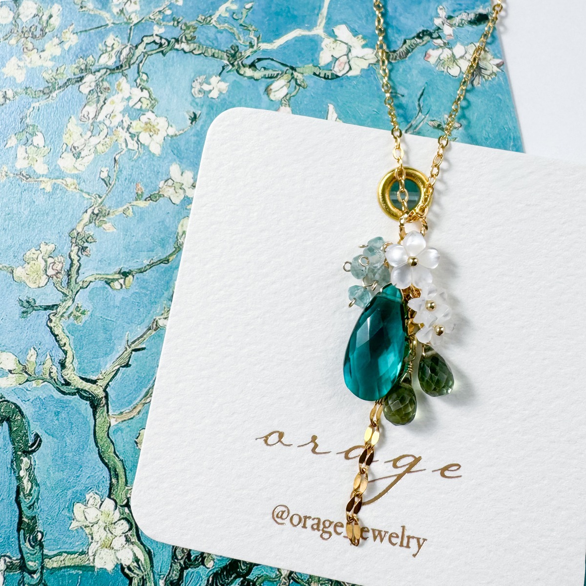 花咲くアーモンドの木の枝のネックレス | orage
