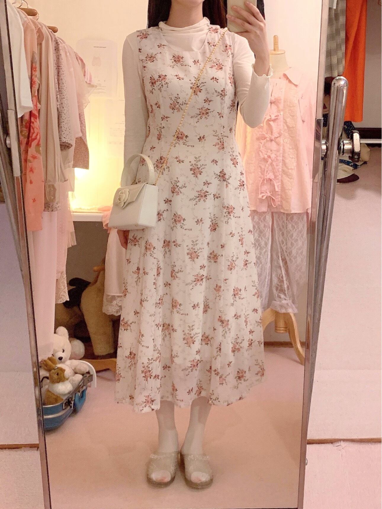 white flower mini chain bag