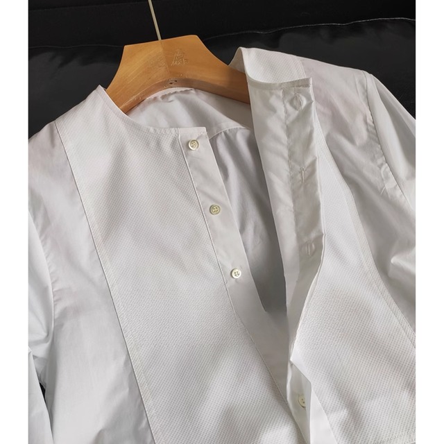 【ワンポイント刺繍ラウンドネックシャツ】P00179