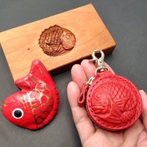 まことにめでたい丸鯛くん（栃木レザー　裏面：青海波模様）