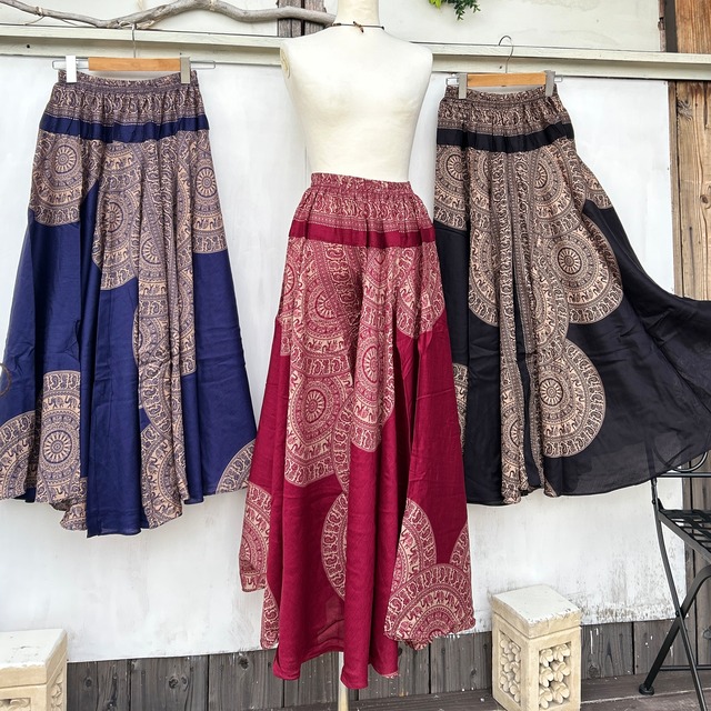 ゾウ柄たっぷりフレアーパンツ