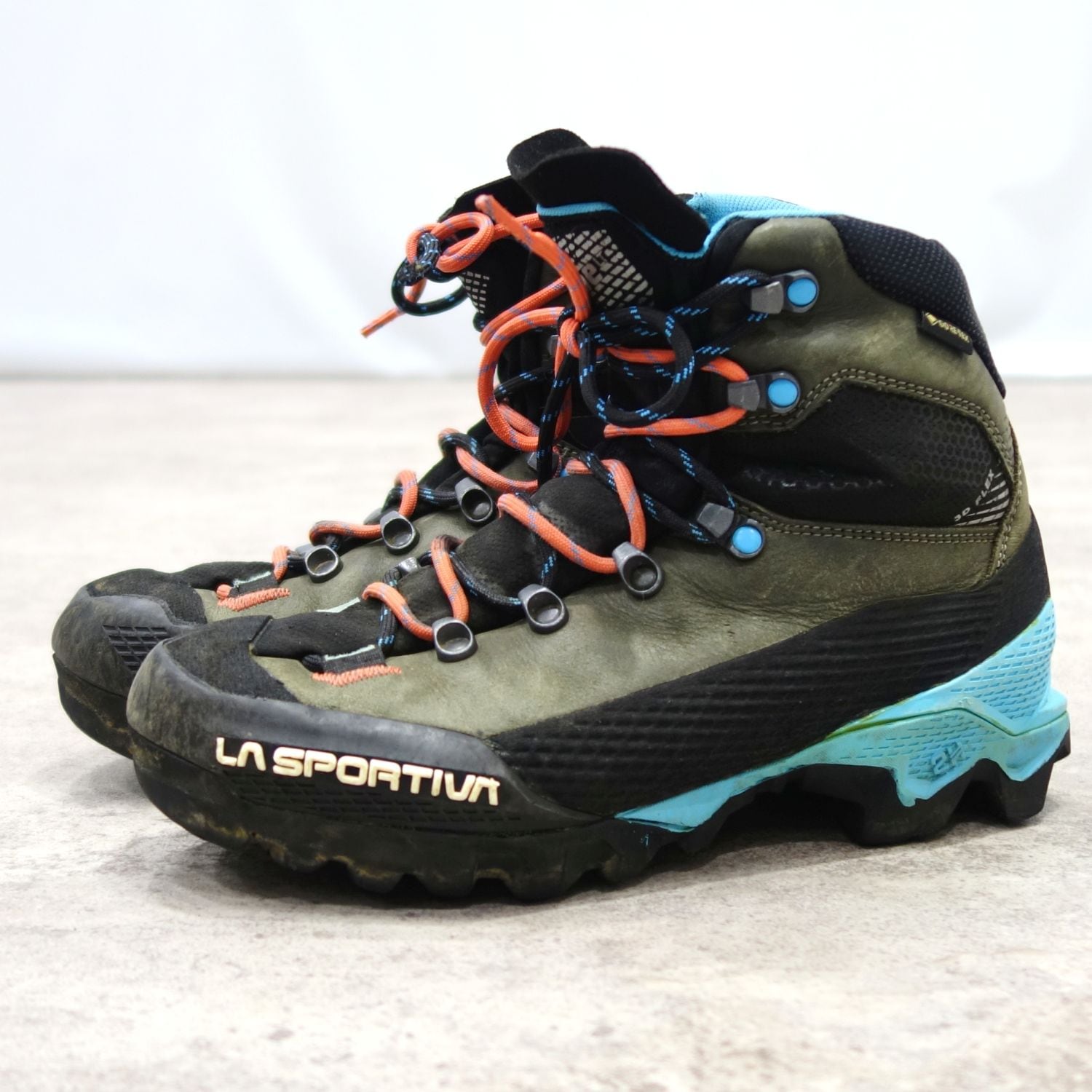 スポルティバ La Sportiva トレッキングシューズ 登山 靴 ブーツ