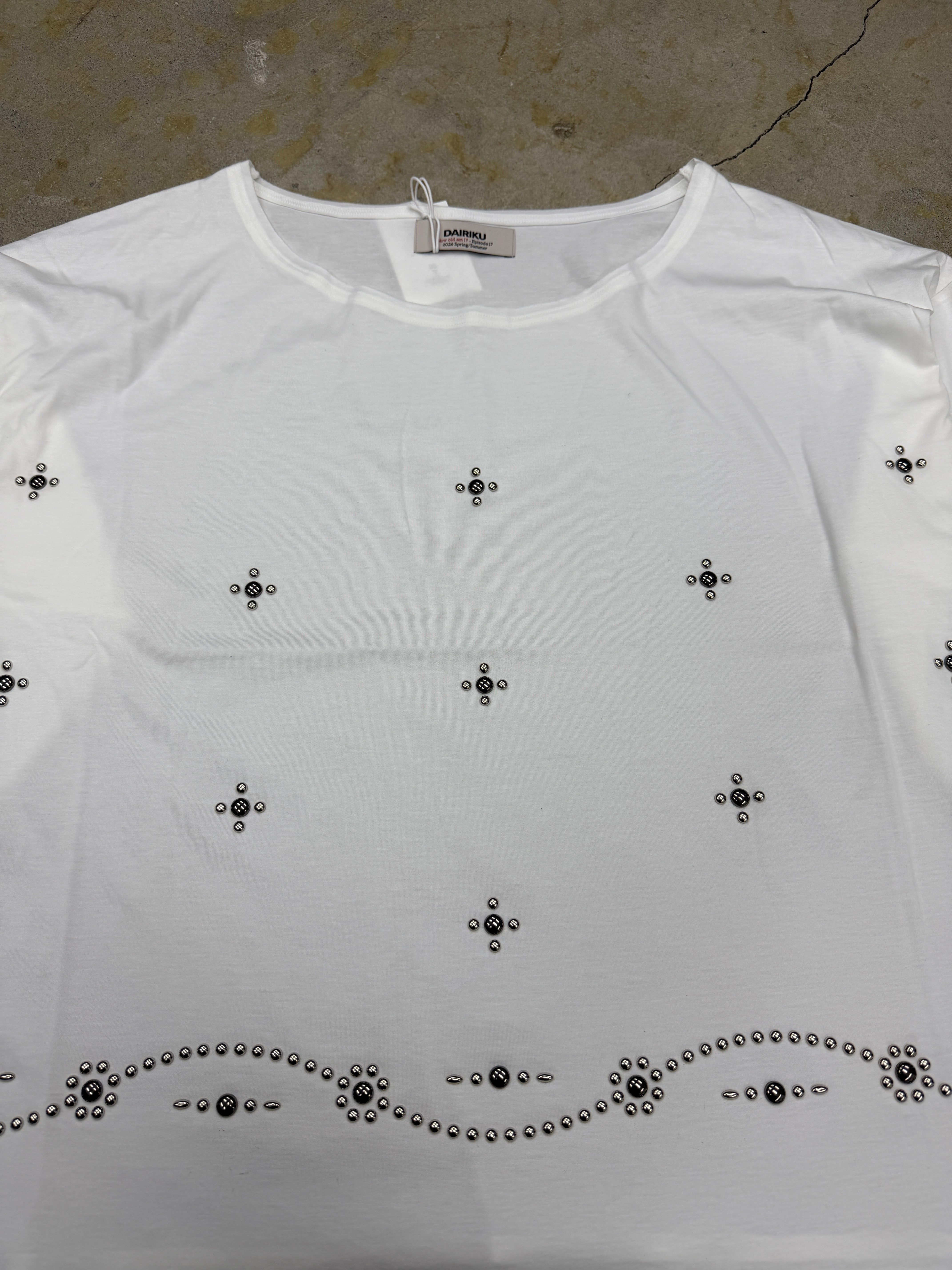 DAIRIKU | Waist Studs Wide-Neck Tee | White | HOWDAY