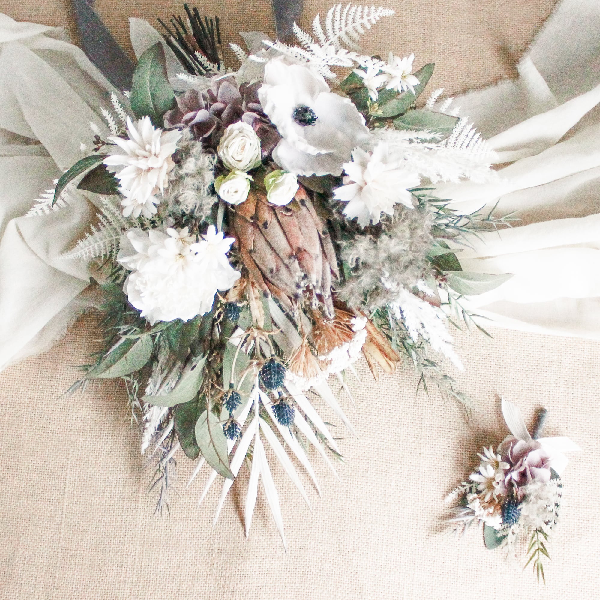 レンタルブーケ:4泊5日】Rustic Protea Bouquet＆Boutonniere