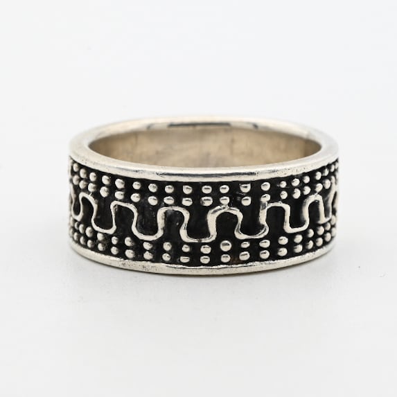 Cutting Out Dotted Abstract Design Band Ring #13.5 / Denmark