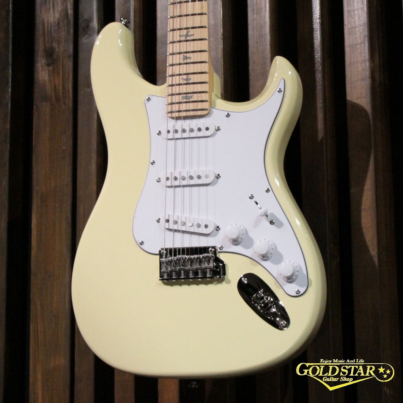 Silver Skyメイプル ラッカー ストラップ付 Silver Skyメイプル ラッカー ストラップ付