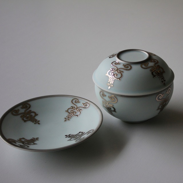 有田焼　プラチナ瓔珞紋ボンボニエール　台皿付　ブルーブラスト