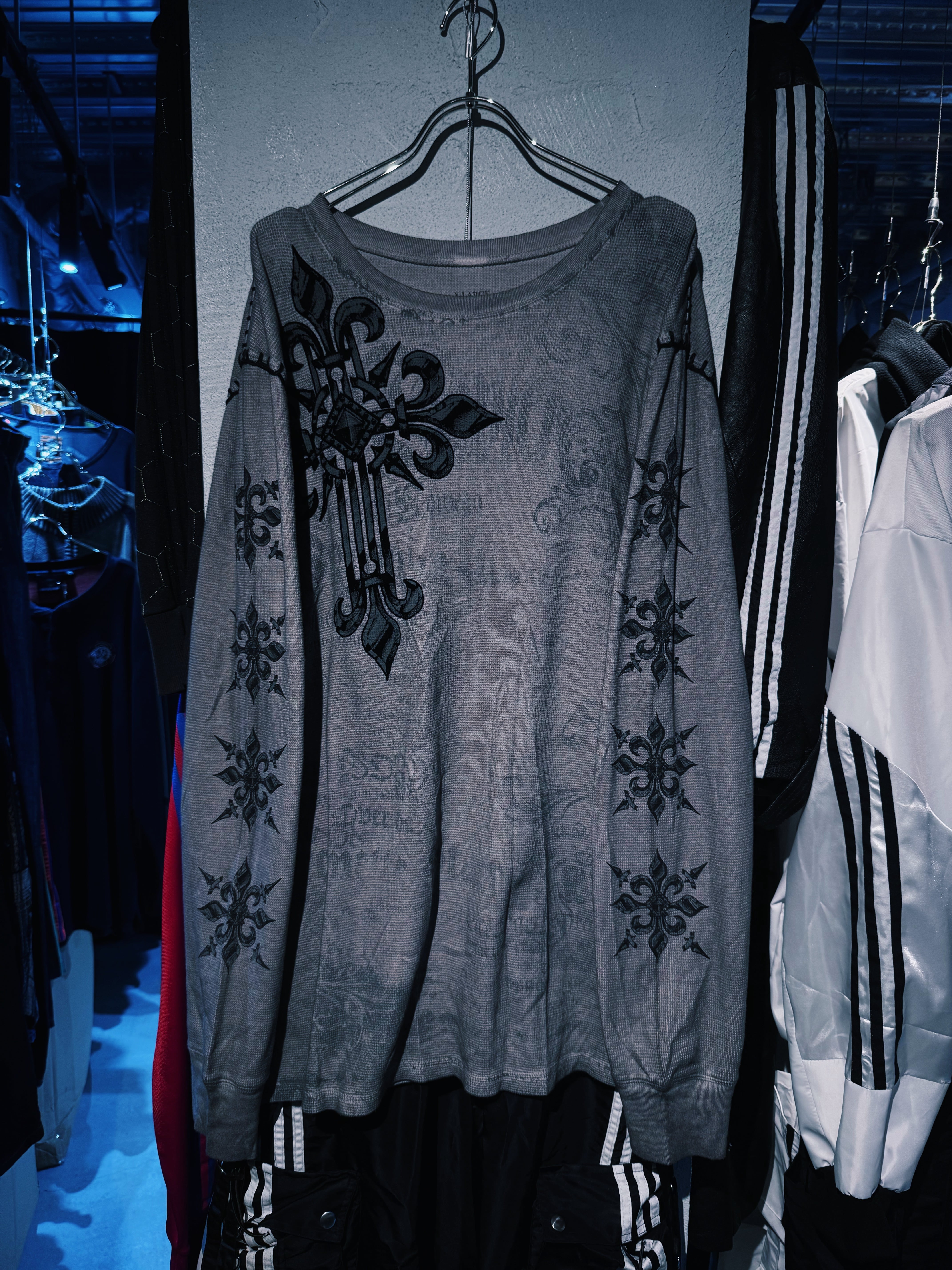 【D4C】vintage cross design velour switching thermal cut sew