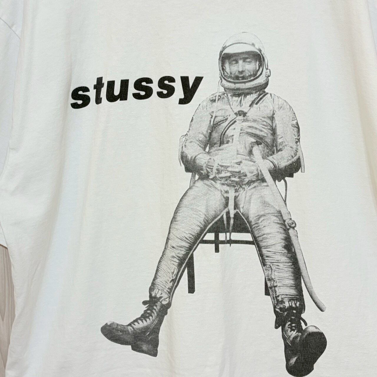 stussy ステューシー Tシャツ XL センターロゴ プリント 宇宙飛行士
