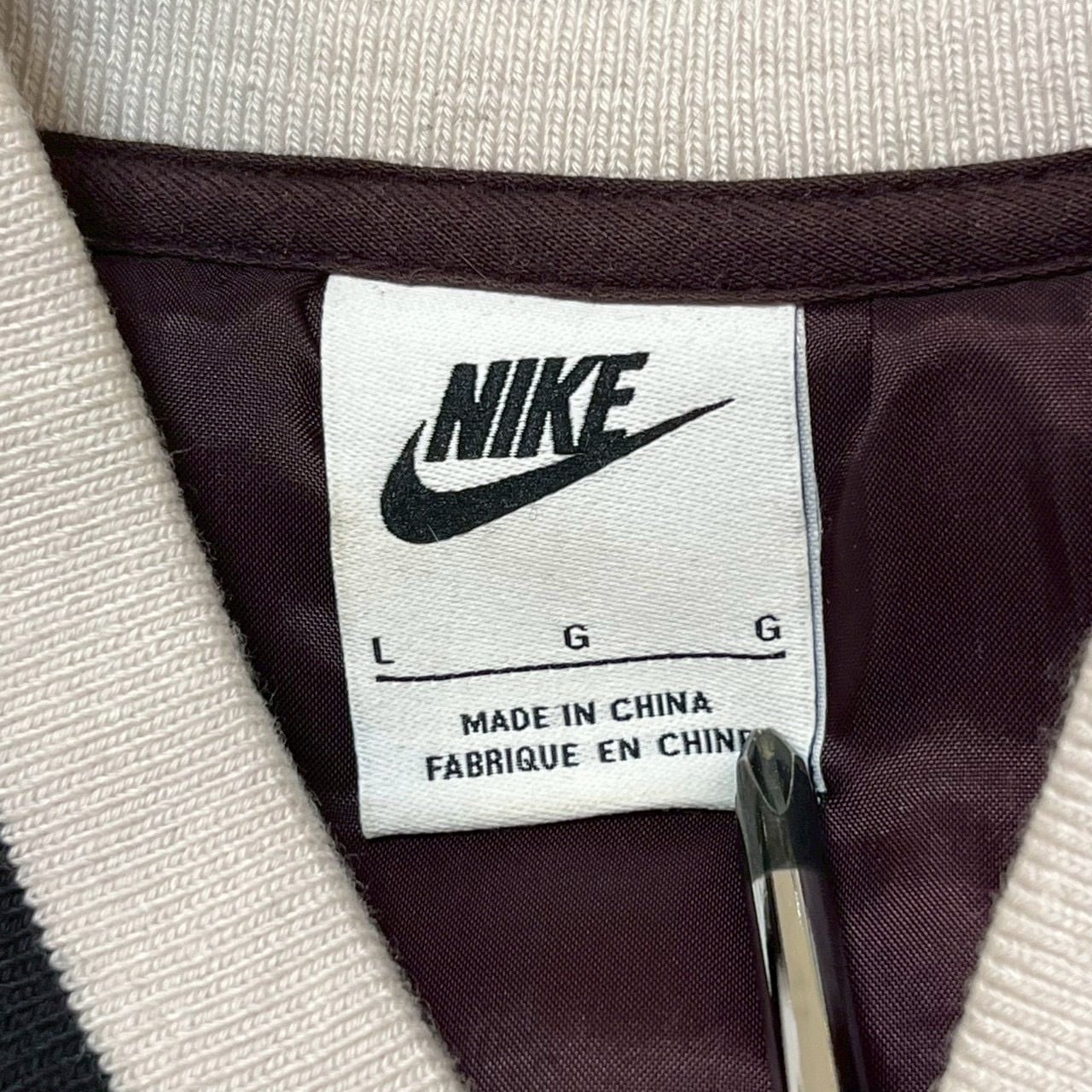 NIKE ナイキ スタジャン L 刺繍ロゴ ワンポイントロゴ | 古着屋SAKASHITA