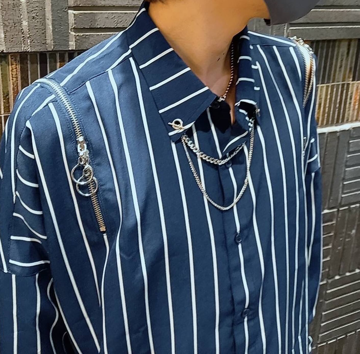 大好評] THICCストライプチェーン肩ジップシャツ 韓国ファッション 彼 ...