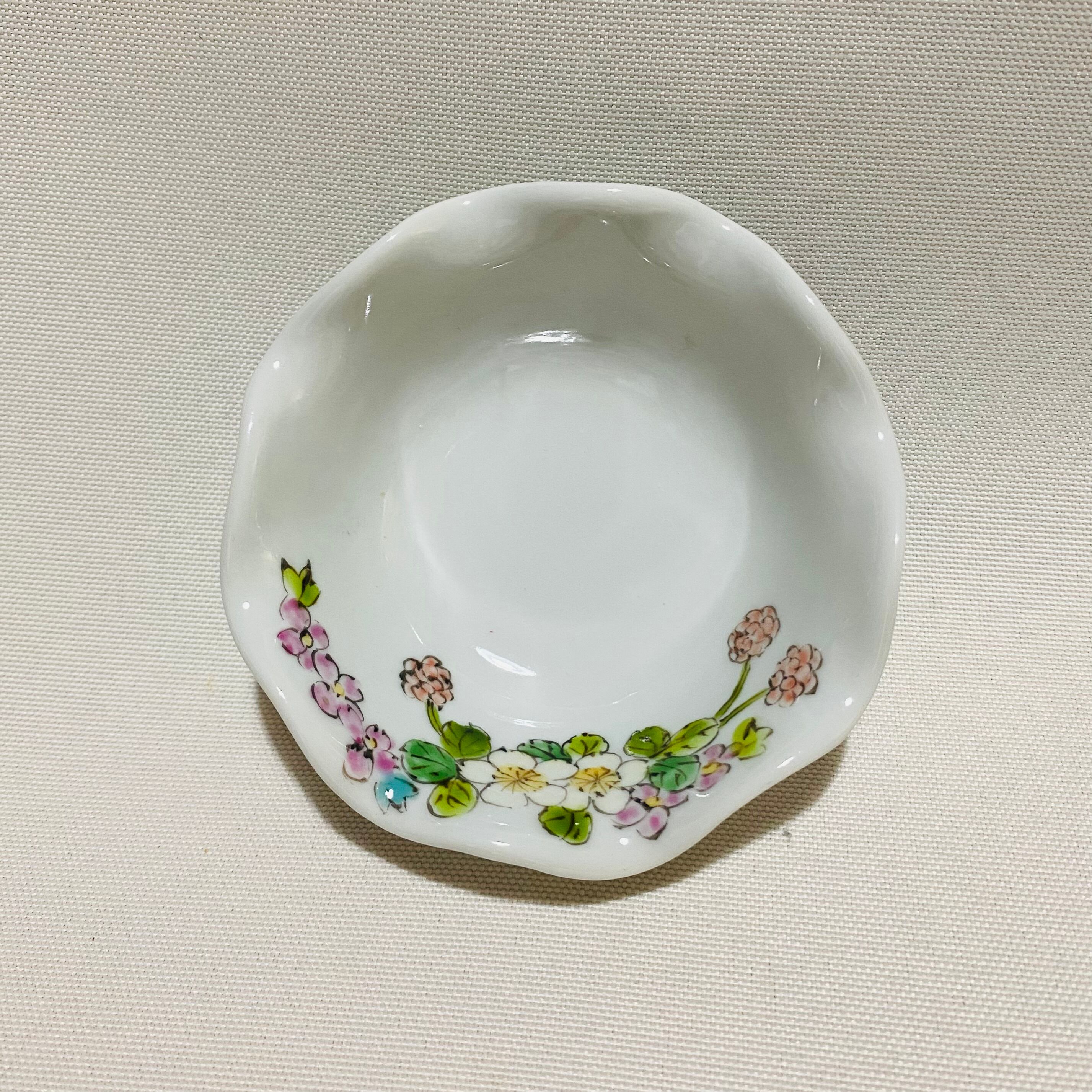 有田陶器市価格 波縁ミニ鉢 花カズラ絵 | kimie＿shino(しのえ工房)