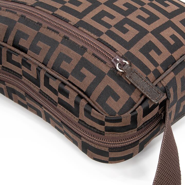 限界価格・送料無料・良品】GIVENCHY・ジバンシィ・ショルダーバッグ